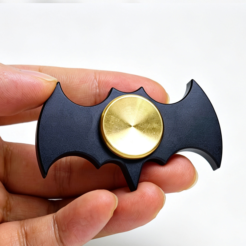 クールなデザインのコウモリ型静音メタルフィジェットスピナー、 - Electronics Gadgets For Kids のレビューと価格