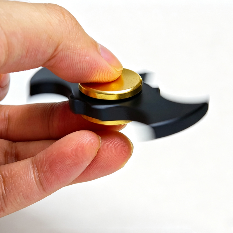 クールなデザインのコウモリ型静音メタルフィジェットスピナー、 - Electronics Gadgets For Kids のレビューと価格
