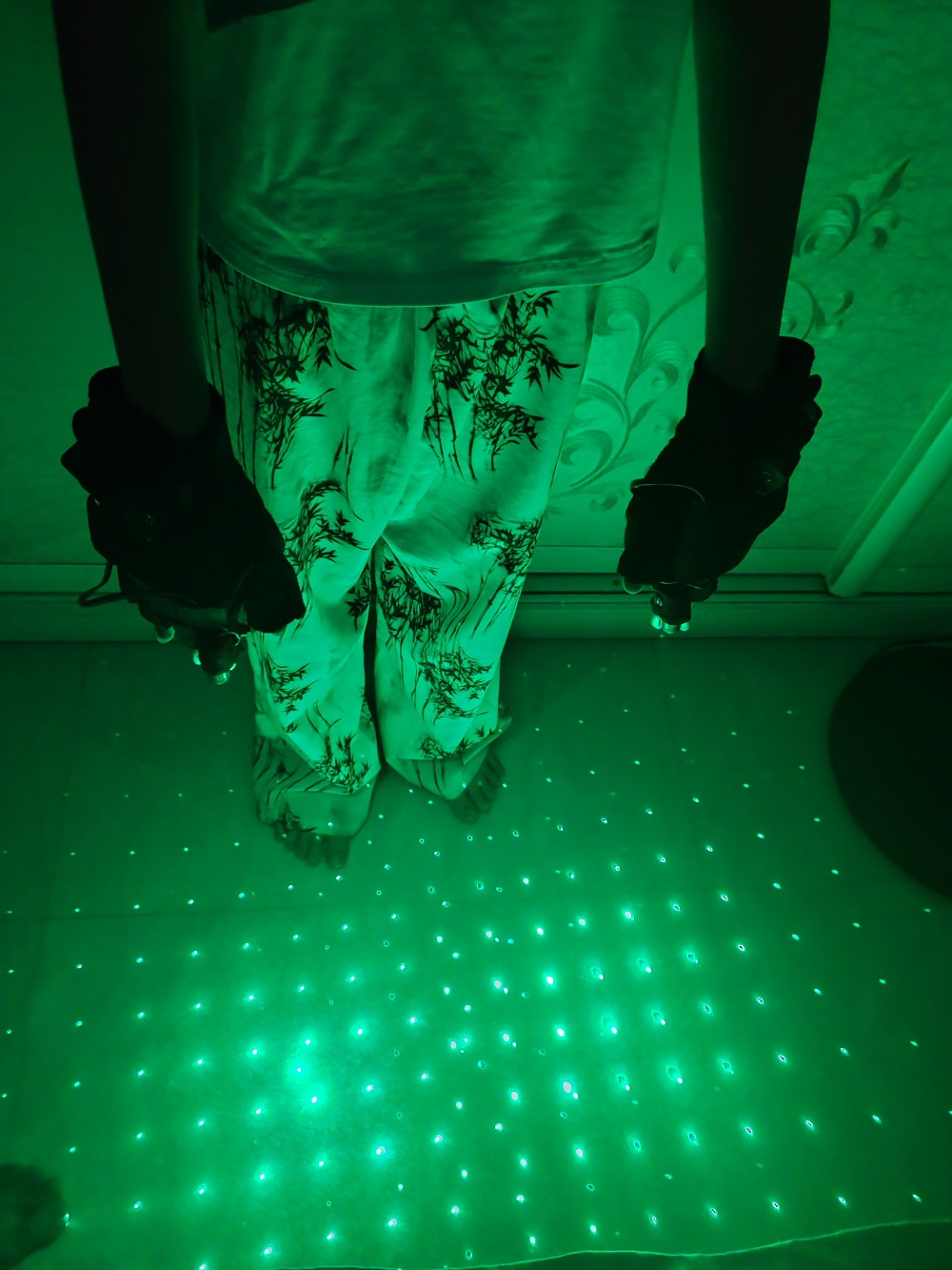 グリーンレーザーグローブレーザーフラッシュフィンガードレスア - Led Gloves Music のレビューと価格